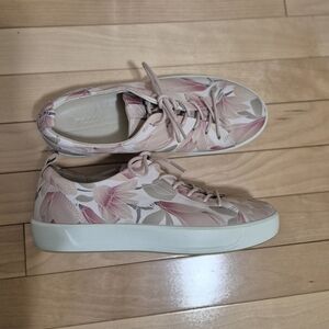 Ecco Women's Floral Pink and Cream Leather Sneakers